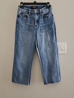 Judy Blue Medium Wash High-Rise wide leg Crop Jeans